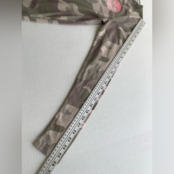 Hollister Long Sleeve Small Camo Shirt Excellent Condition Pink Lettering - Picture 11 of 12